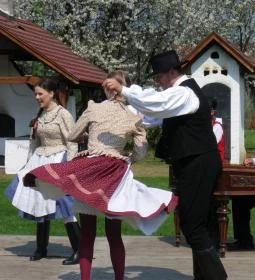 Új Tanyacsárda Étterem