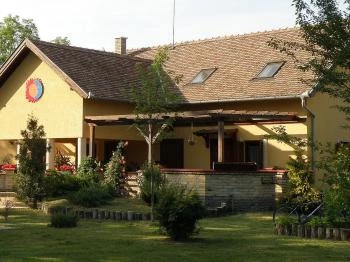 Akácliget Vendégház Lajosmizse