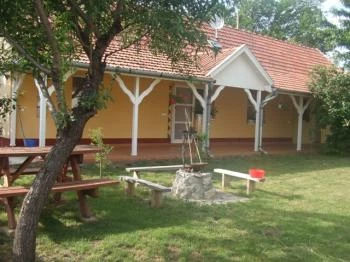 Napsugár Apartman Abádszalók