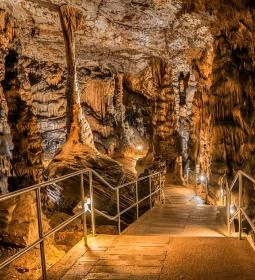 6. legjobb látnivaló: Baradla-barlang Aggteleki Bejárat