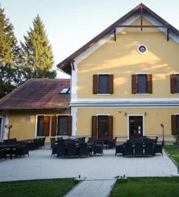 Sasréti Vadászkastély