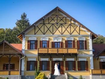 Sasréti Vadászkastély Almamellék