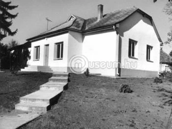 Fotókiállítás és Josef Kadar magángyűjteménye Álmosd