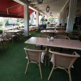 Hotel Laroba Alsóörs - Medence/kert