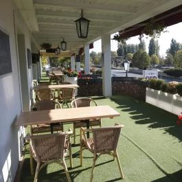 Hotel Laroba Alsóörs - Medence/kert