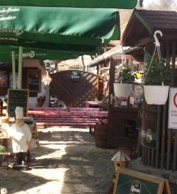 Hármaskönyv Fogadó étterme