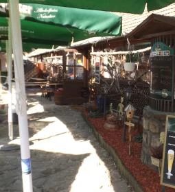 Hármaskönyv Fogadó étterme