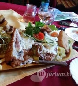 Hármaskönyv Fogadó étterme