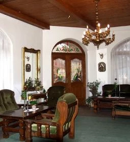 Sárga Csikó Étterem és Panzió