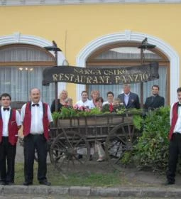 Sárga Csikó Étterem és Panzió