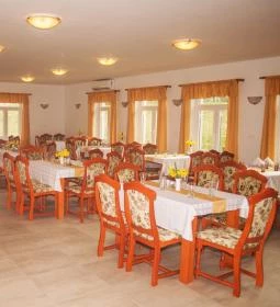 Dunaparti Tanyacsárda Étterem