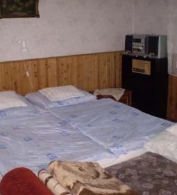 Bajcsy utcai Nyaraló