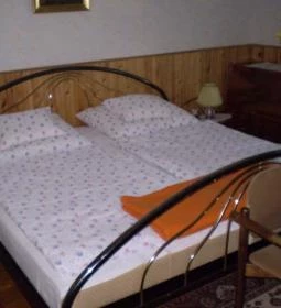 Bajcsy utcai Nyaraló