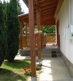 Bajcsy utcai Nyaraló