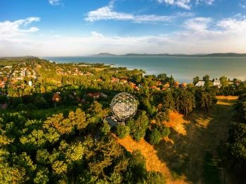 Balatoni Gömbkilátó Balatonboglár