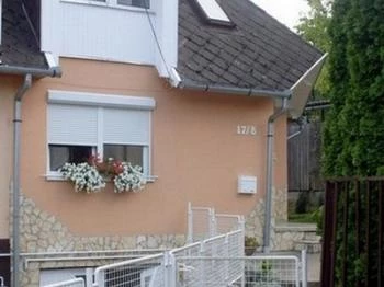 Zsazsa Apartman Balatonboglár