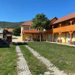 Montana Vendégház Balatonederics - Medence/kert