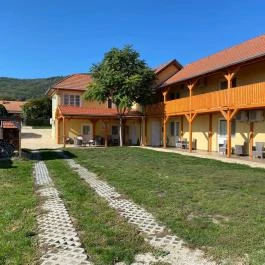 Montana Vendégház Balatonederics - Medence/kert