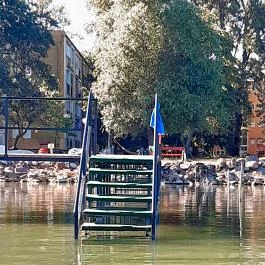 Fenyves Apartman Balatonfenyves - Medence/kert