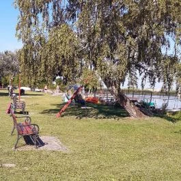 Fenyves Apartman Balatonfenyves - Medence/kert