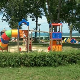 Hotel Kiss Family Balatonföldvár - Medence/kert