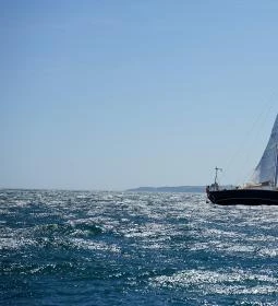 Versenyvitorlázás az extrémvitorlázás csapatával