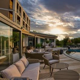 Aura Hotel Balatonfüred - Medence/kert