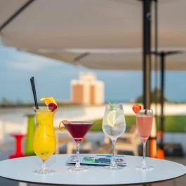 Akadémia Hotel Balatonfüred - Medence/kert