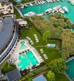 Hotel Golden Lake Resort