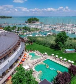 Hotel Golden Lake Resort