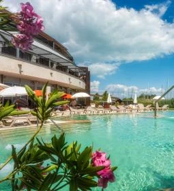 Hotel Golden Lake Resort