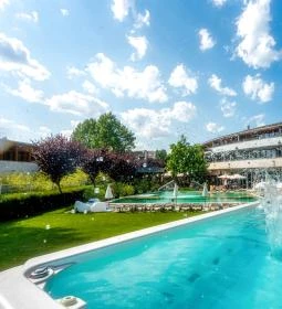 Hotel Golden Lake Resort