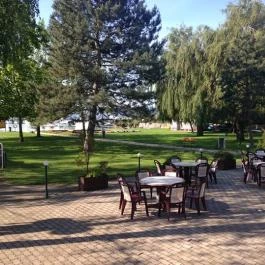 Hotel Uni Balatonfüred - Medence/kert