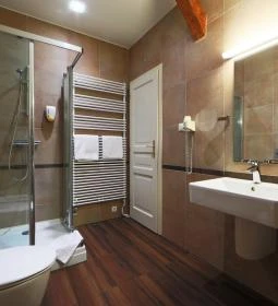 Ipoly Hotel Boutique Rooms & Suites