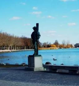 Halász és a Révész Védőszobra