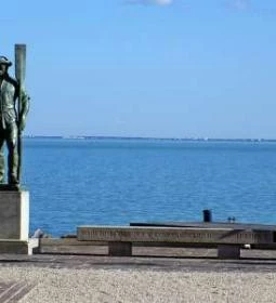 Halász és a Révész Védőszobra