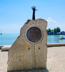 A Pajtás hajó áldozatainak emlékműve