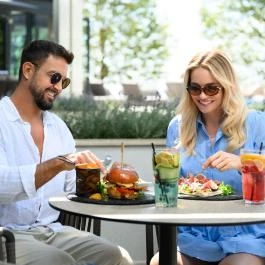 Kenese Bay Garden Resort & Conference Balatonkenese - Medence/kert