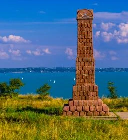 Soós Lajos emlékoszlop