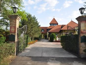 Családi Lovas Panzió Balatonkeresztúr