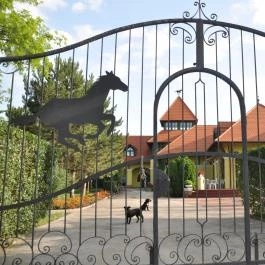 Családi Lovas Panzió Balatonkeresztúr - Külső kép