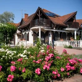 Zsanett Hotel Balatonkeresztúr - Külső kép