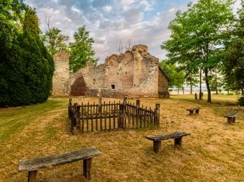 Rádligeti Árpád-kori romtemplom Balatonlelle