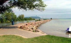 Balatonmáriafürdô