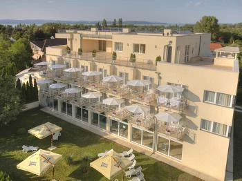 Két Korona Hotel étterme Balatonszárszó