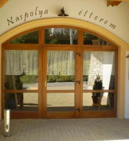 Naspolya Panzió & Étterem