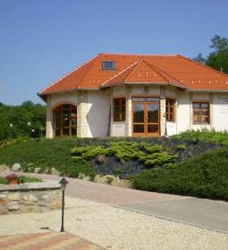 Naspolya Panzió & Étterem