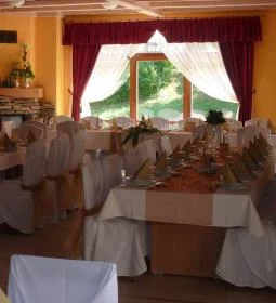 Naspolya Panzió & Étterem