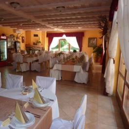 Naspolya Panzió & Étterem Bátaapáti - Vendéglátás