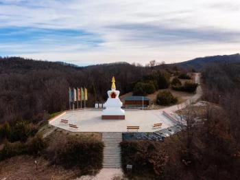 Megvilágosodás sztúpa Becske